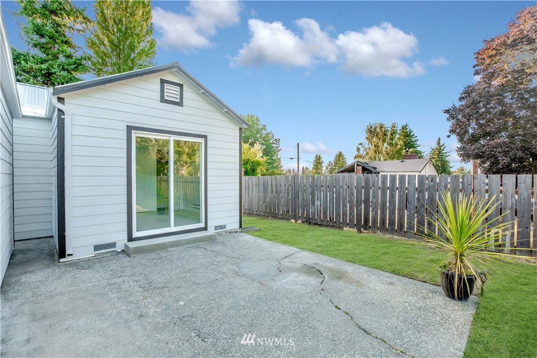 3347 Crystal Springs Road West University Place, WA 98466 - Photo 5 of 39 Gallery Image 5
