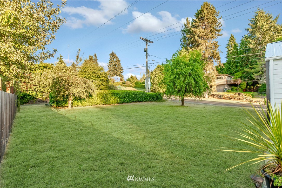 3347 Crystal Springs Road West University Place, WA 98466 - Photo 6 of 39 Gallery Image 6