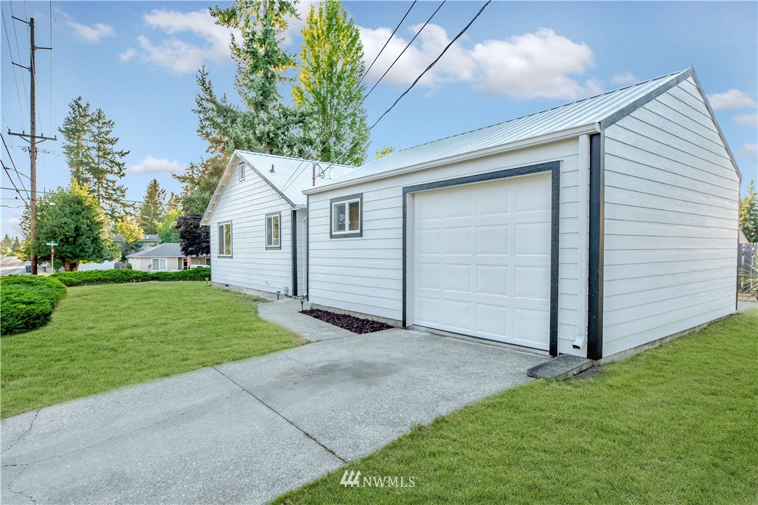 3347 Crystal Springs Road West University Place, WA 98466 - Photo 8 of 39 Gallery Image 8