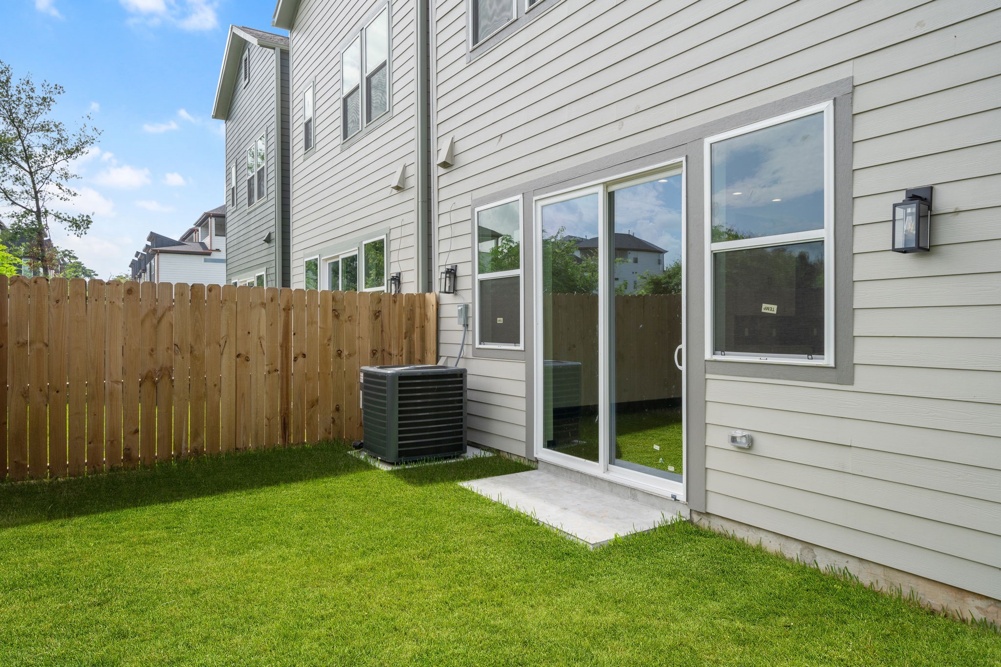 4437 Gunter Street, Unit AB Houston, TX 77020 - Photo 18 of 20 a view of a backyard with a garden
