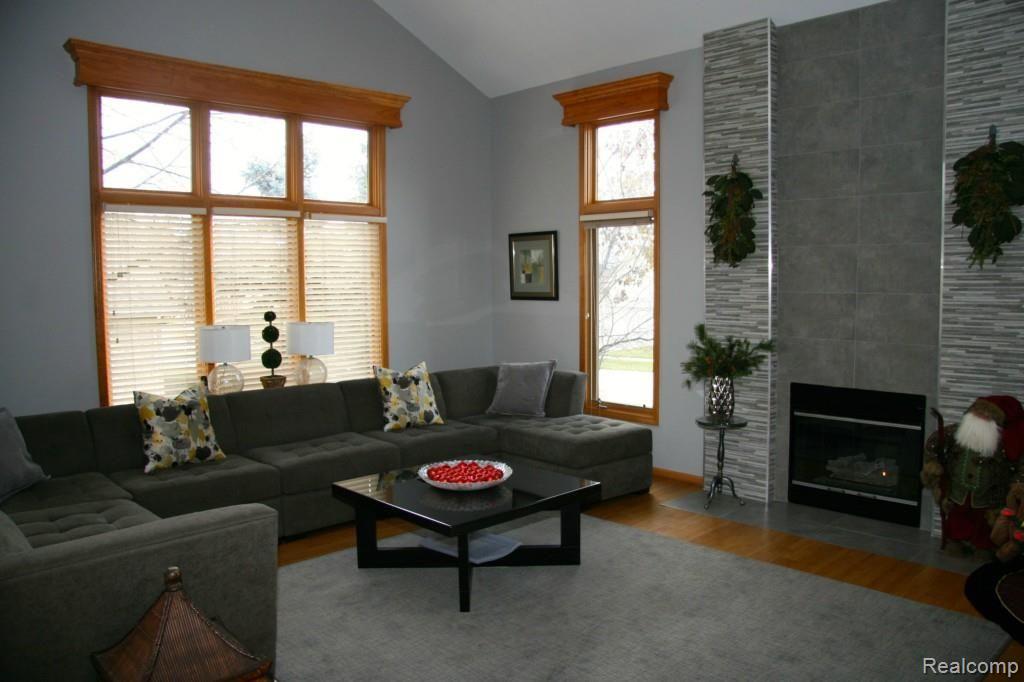 851 Grovecrest Rochester, MI 48307 - Photo 16 of 36 IMG_0010.jpg