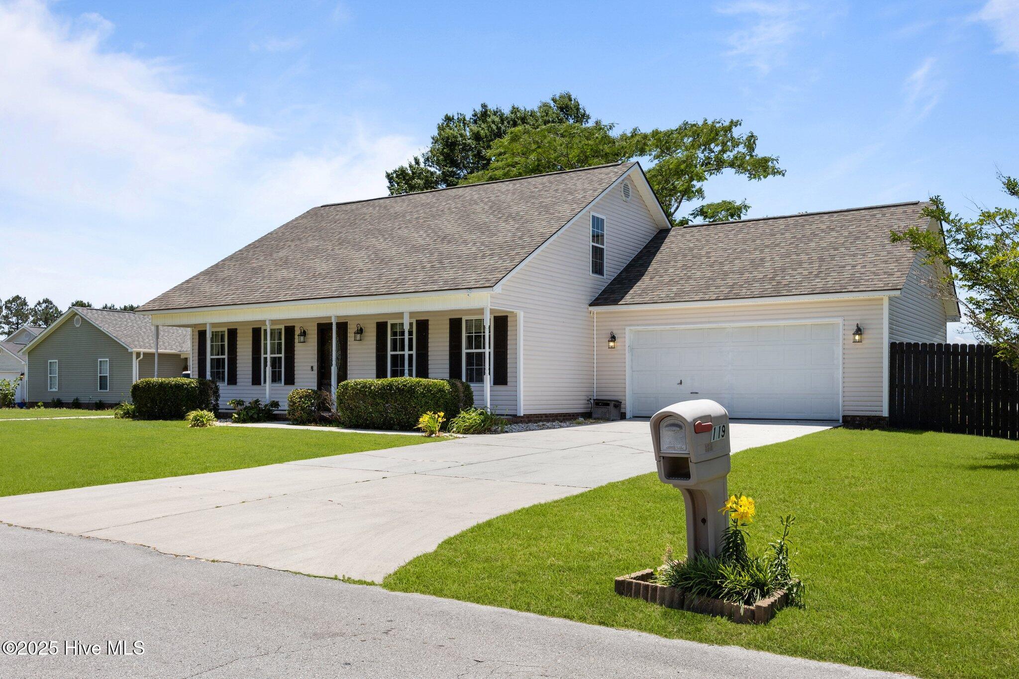 119 Cobblestone Trail Jacksonville, NC 28546 - Photo 4 of 52 4-web-or-mls-IMG_6837_1