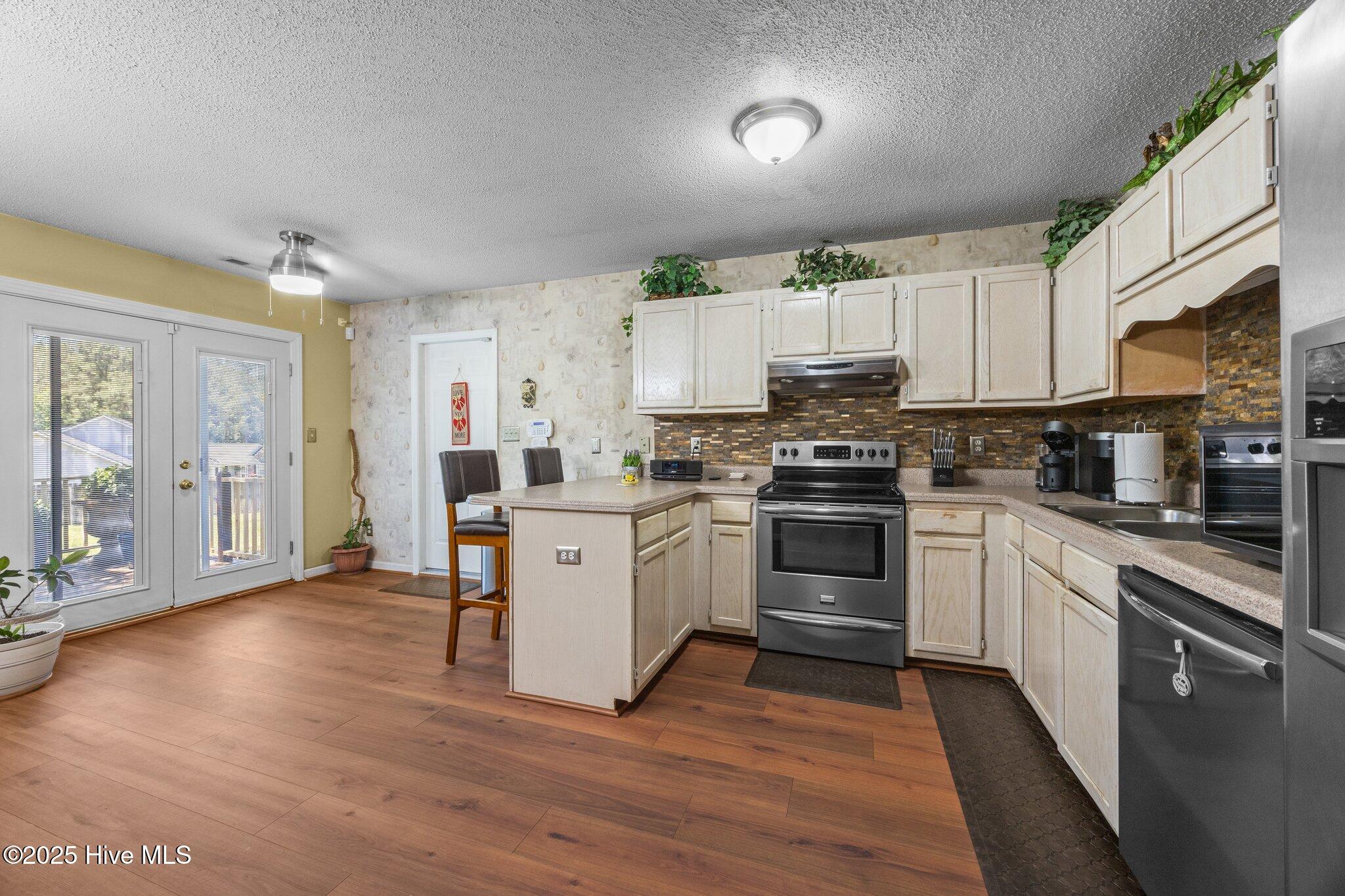 119 Cobblestone Trail Jacksonville, NC 28546 - Photo 8 of 52 23-web-or-mls-IMG_6781 - Copy - Copy - C