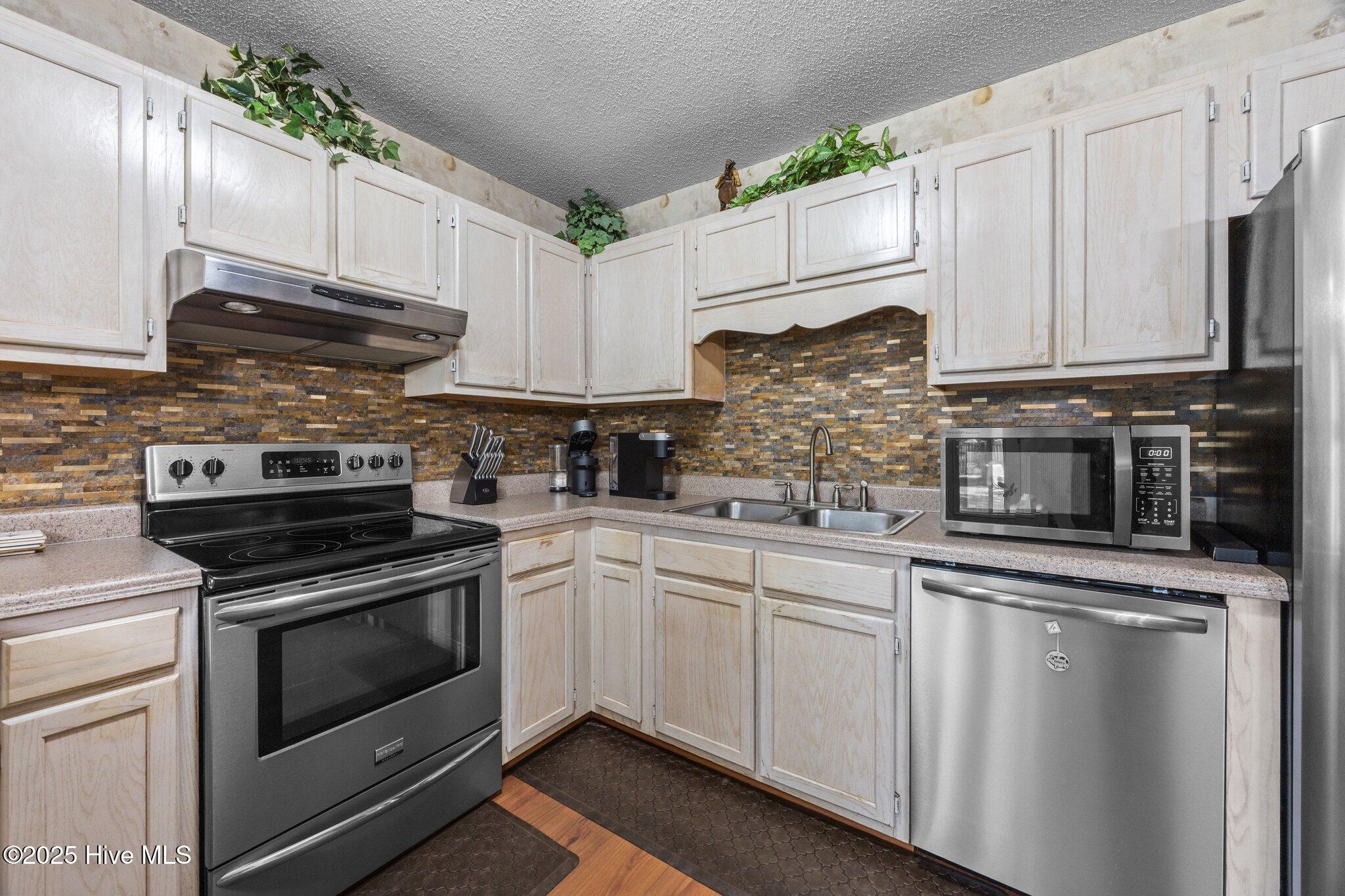 119 Cobblestone Trail Jacksonville, NC 28546 - Photo 9 of 52 24-web-or-mls-IMG_6784 - Copy - Copy - C