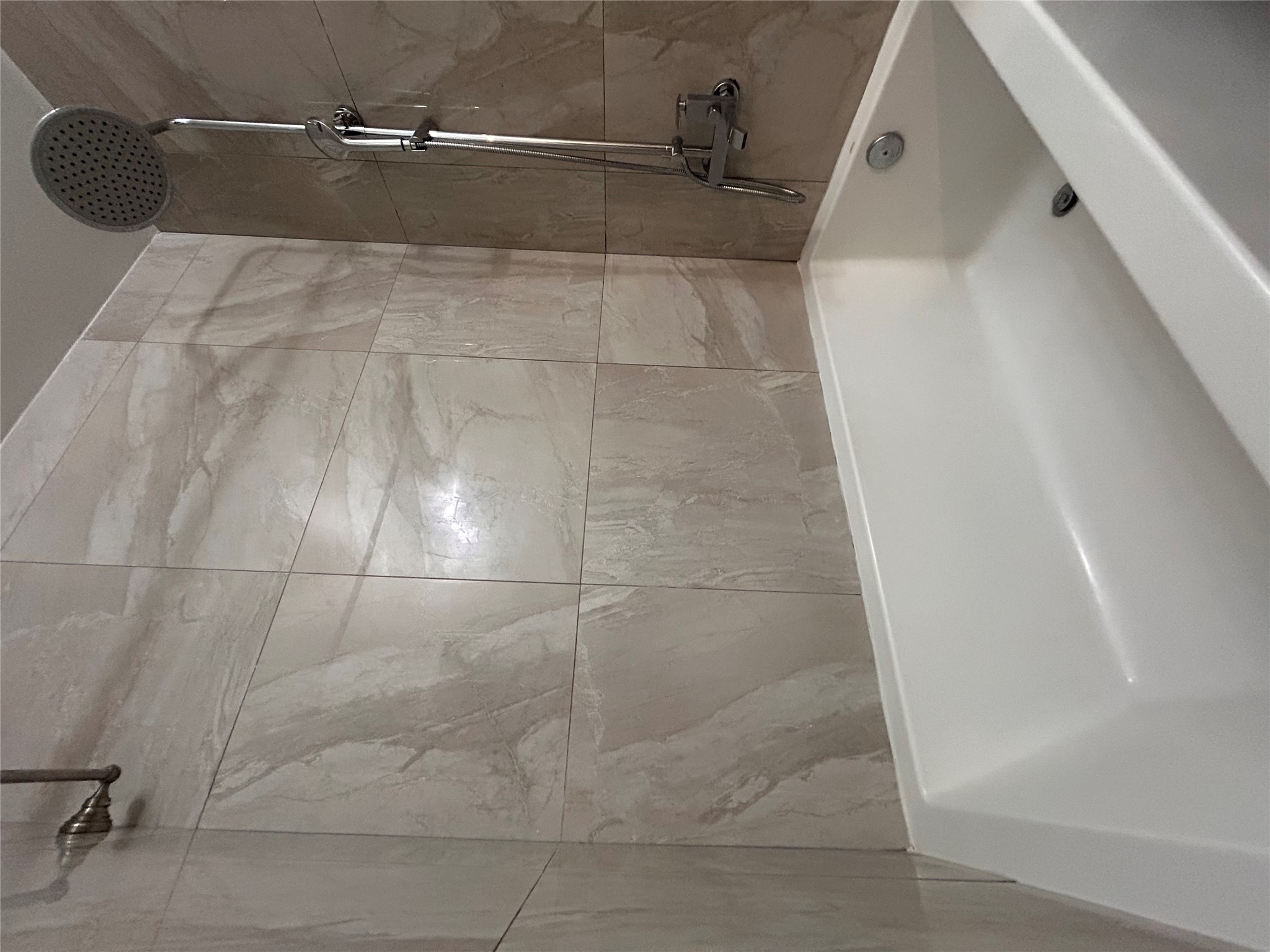 8920 Trone Circle, Unit B Austin, TX 78758 - Photo 11 of 19 a bathroom with a bathtub
