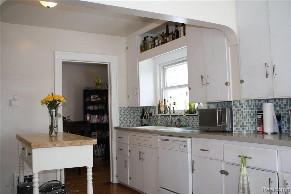 133 Lysander Street Rochester, MI 48307 - Photo 9 of 19 Kitchen3.JPG