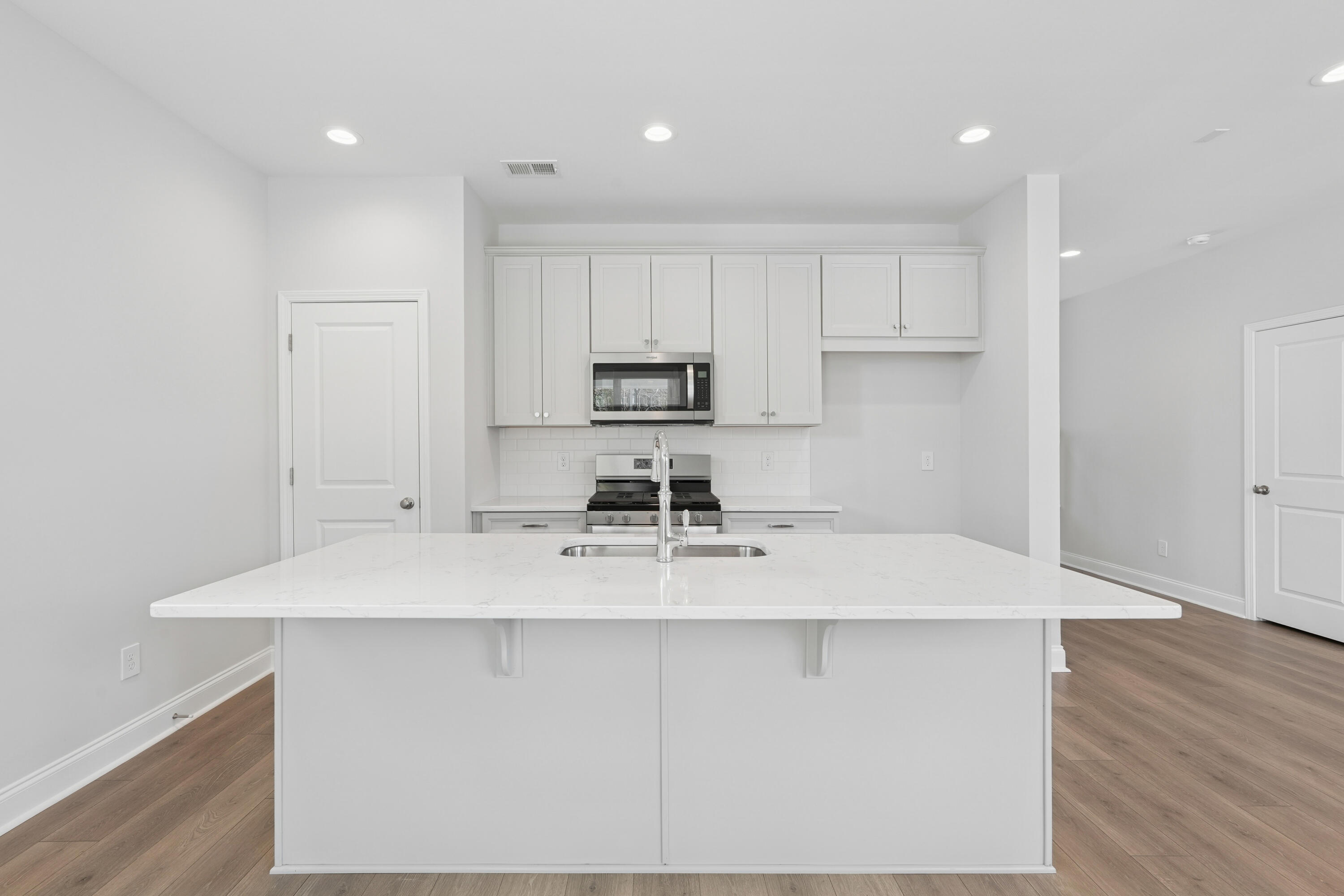 435 Queenview Lane Charleston, SC 29414 - Photo 12 of 21 Kitchen