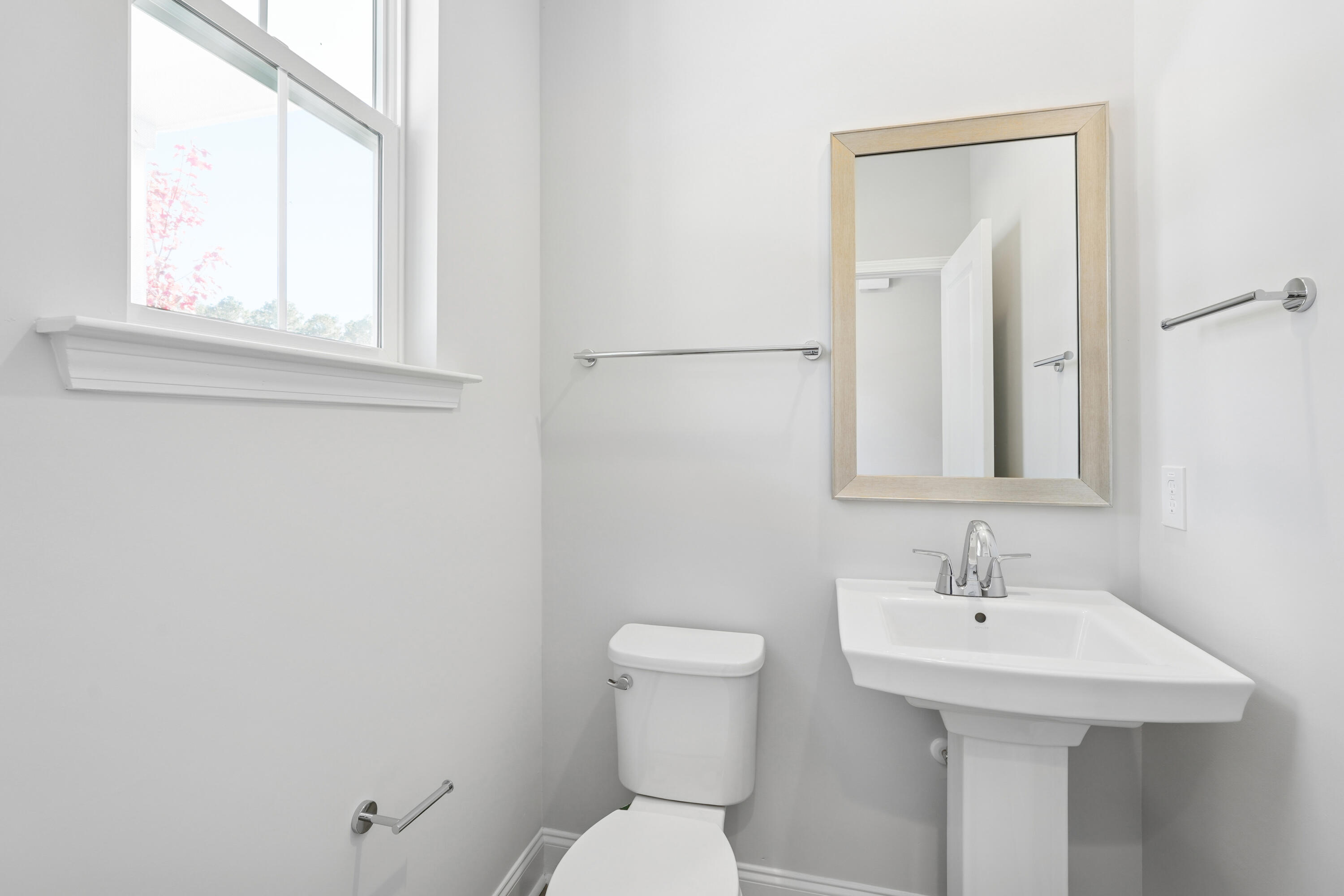 435 Queenview Lane Charleston, SC 29414 - Photo 13 of 21 Powder Room