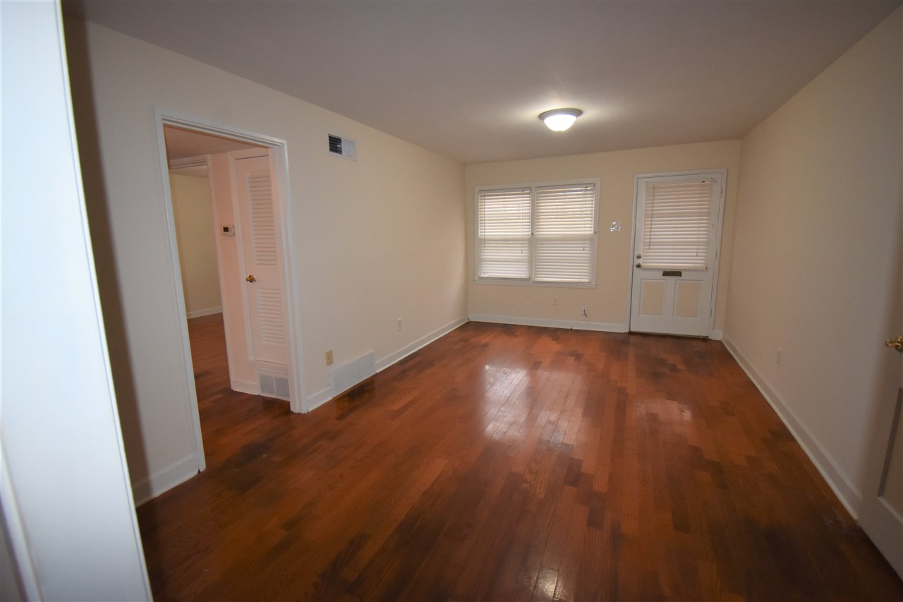 2995 Walnut Grove Road, Unit 1 Memphis, TN 38111 - Photo 3 of 9 Gallery Image 3