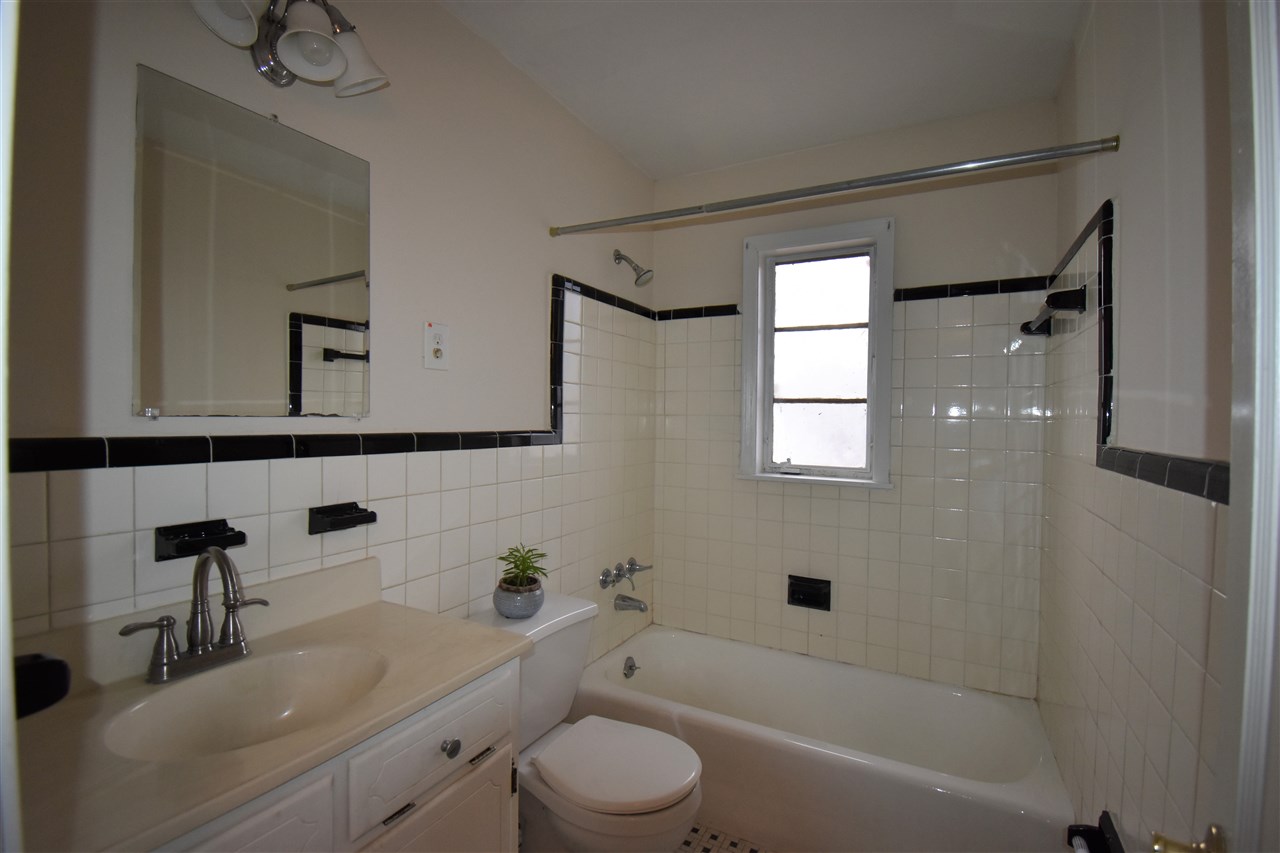 2995 Walnut Grove Road, Unit 1 Memphis, TN 38111 - Photo 7 of 9 Gallery Image 7