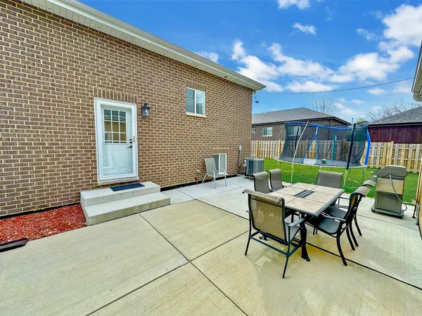 $594,000 | 8566 South 83rd Avenue, Hickory Hills, IL 60457