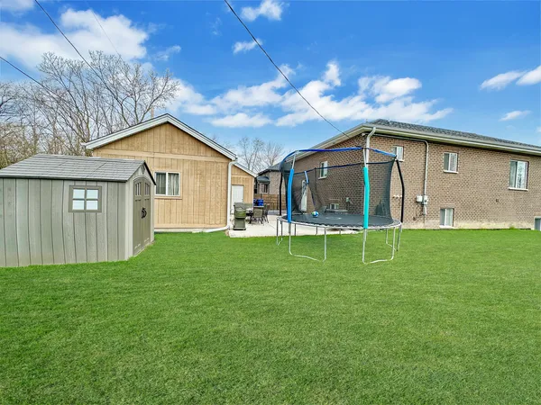 $594,000 | 8566 South 83rd Avenue, Hickory Hills, IL 60457
