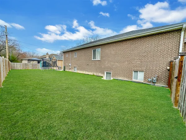 $594,000 | 8566 South 83rd Avenue, Hickory Hills, IL 60457