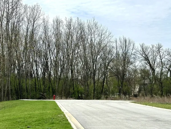 $594,000 | 8566 South 83rd Avenue, Hickory Hills, IL 60457