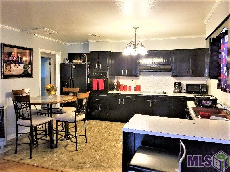 363 Wingate Drive Baton Rouge, LA 70815 - Photo 11 of 25 Spacious Kitchen with Lots of Cabinets!