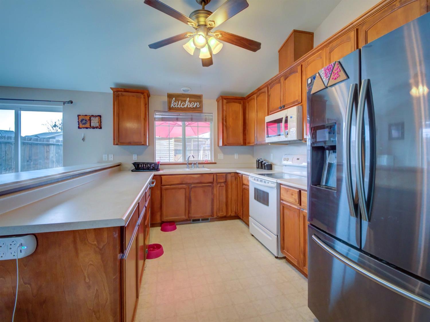 31 Woodcrest Circle Eagle Point, OR 97524 - Photo 6 of 17 a kitchen with stainless steel appliances granite countertop a refrigerator and a sink