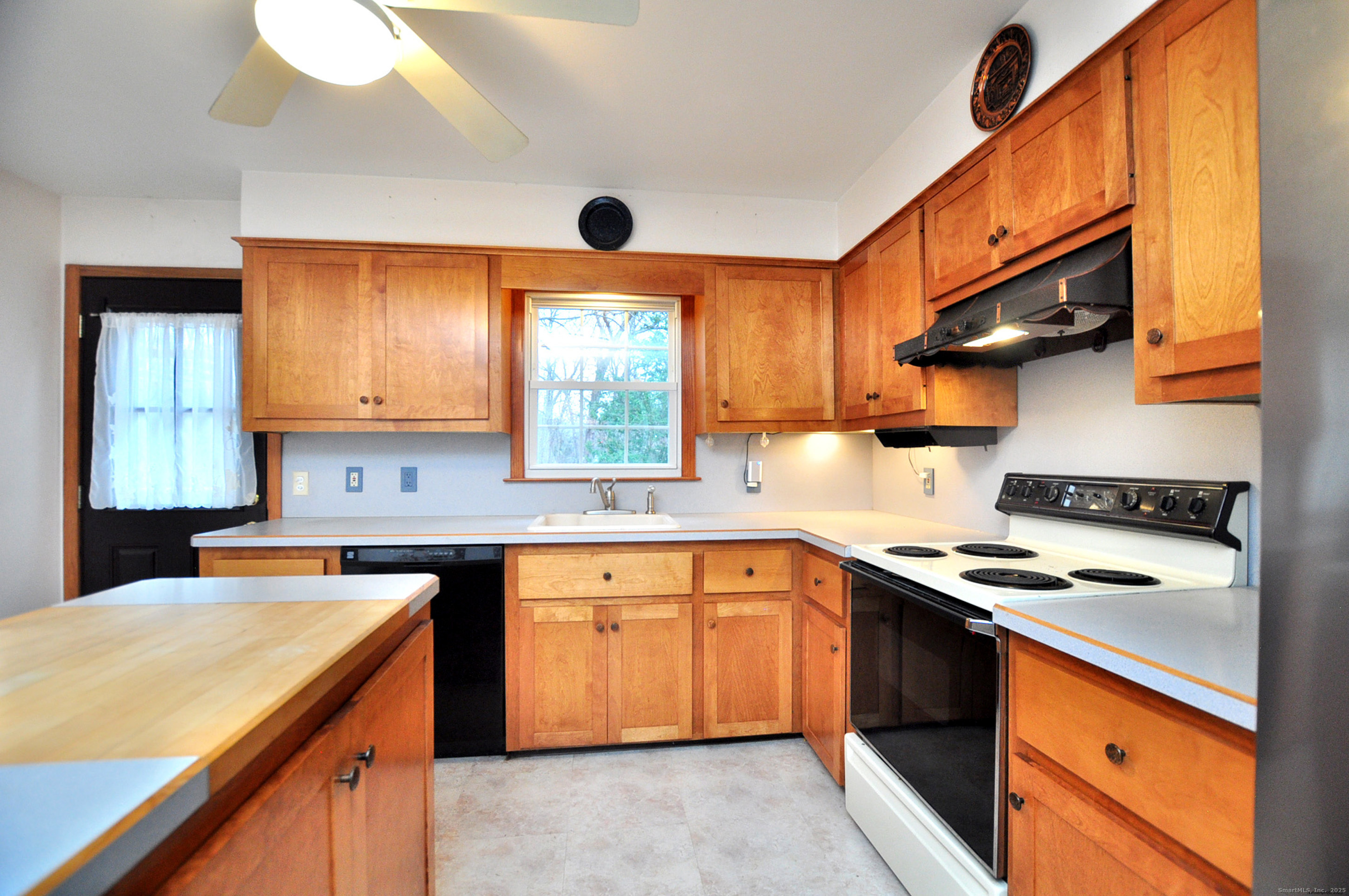 913 Jeremy Swamp Road Southbury, CT 06488 - Photo 3 of 31 Kitchen work area