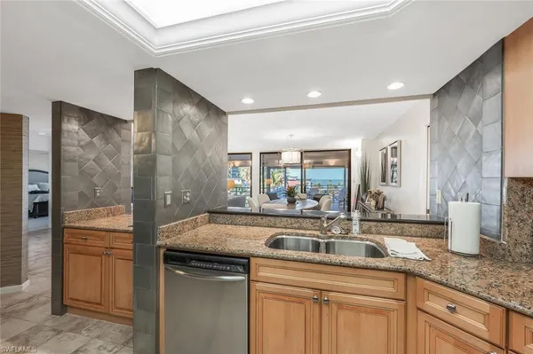 $5,500 | 4751 Gulf Shore Boulevard North, Unit 507, Naples, FL 34103