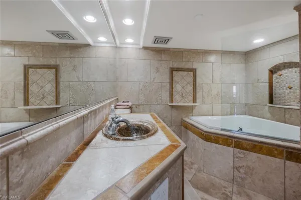 $5,500 | 4751 Gulf Shore Boulevard North, Unit 507, Naples, FL 34103
