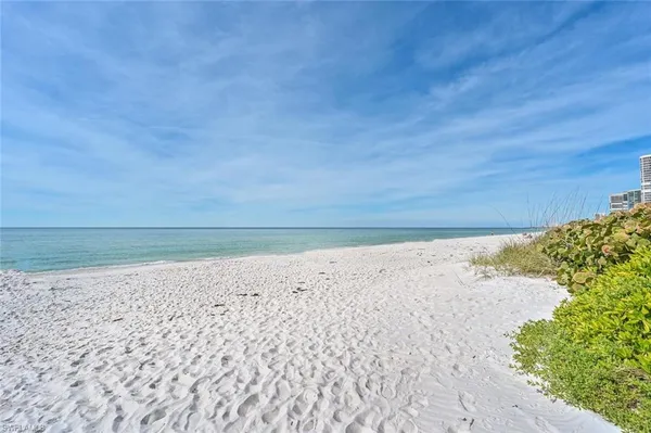 $5,500 | 4751 Gulf Shore Boulevard North, Unit 507, Naples, FL 34103