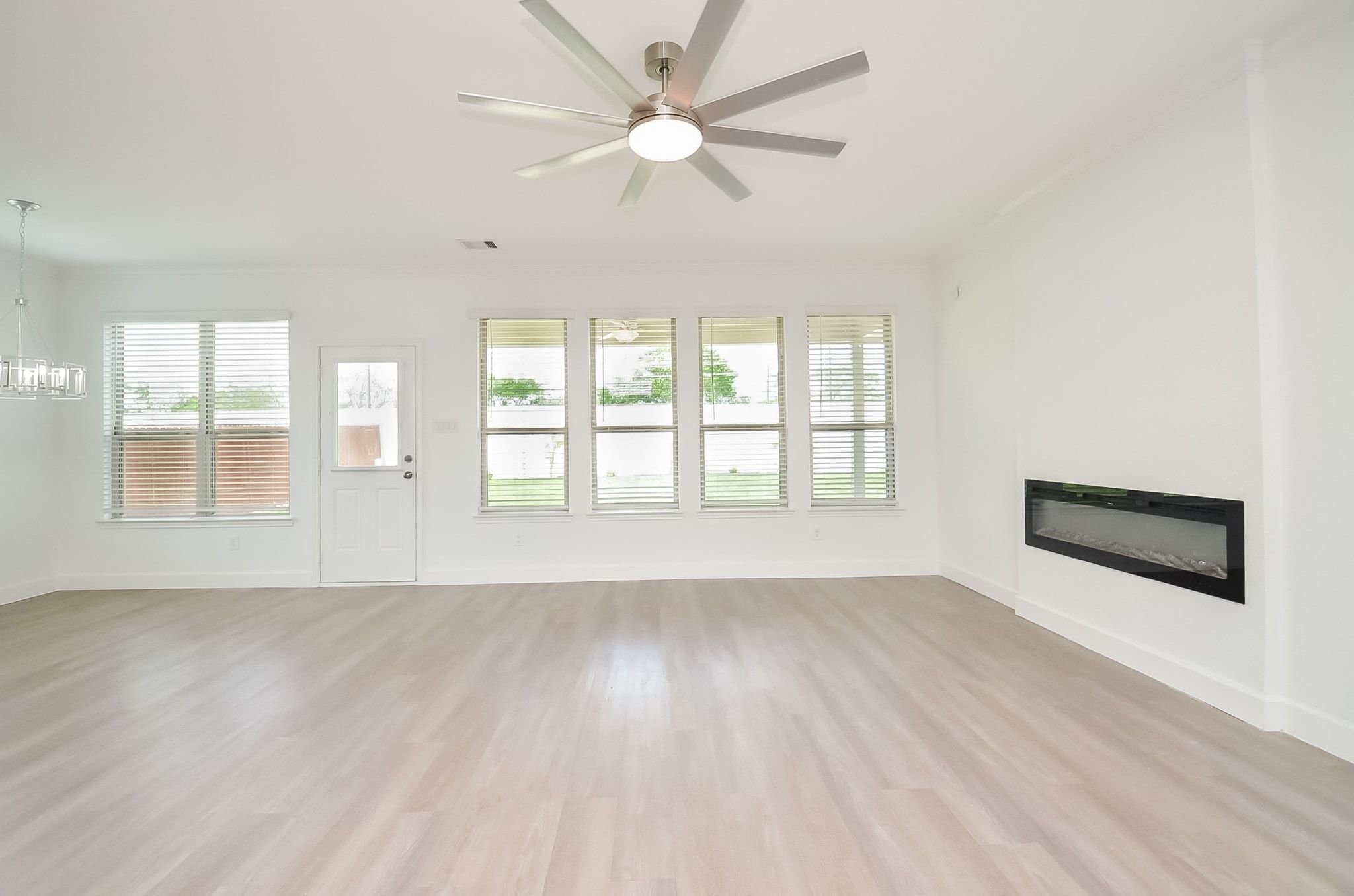 3820 Vista Grove Court Rosenberg, TX 77469 - Photo 13 of 36 Livingroom with new fireplace and fan