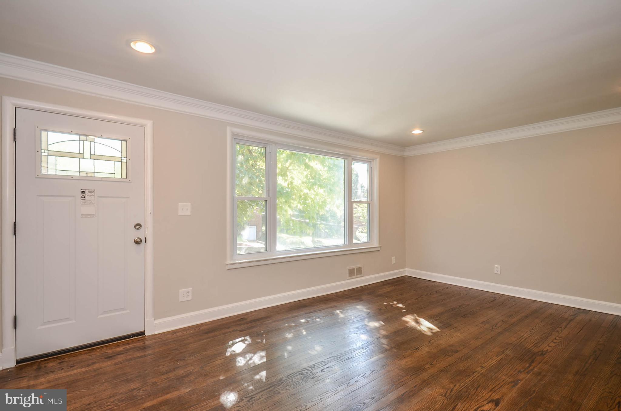 10116 Brunswick Avenue Silver Spring, MD 20902 - Photo 4 of 28 Living room