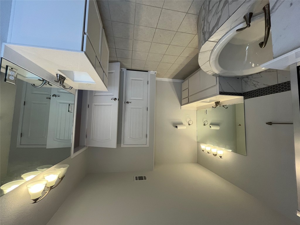 121 Red Granite Road Georgetown, TX 78633 - Photo 14 of 26 a bathroom with a tub sink shower and mirror