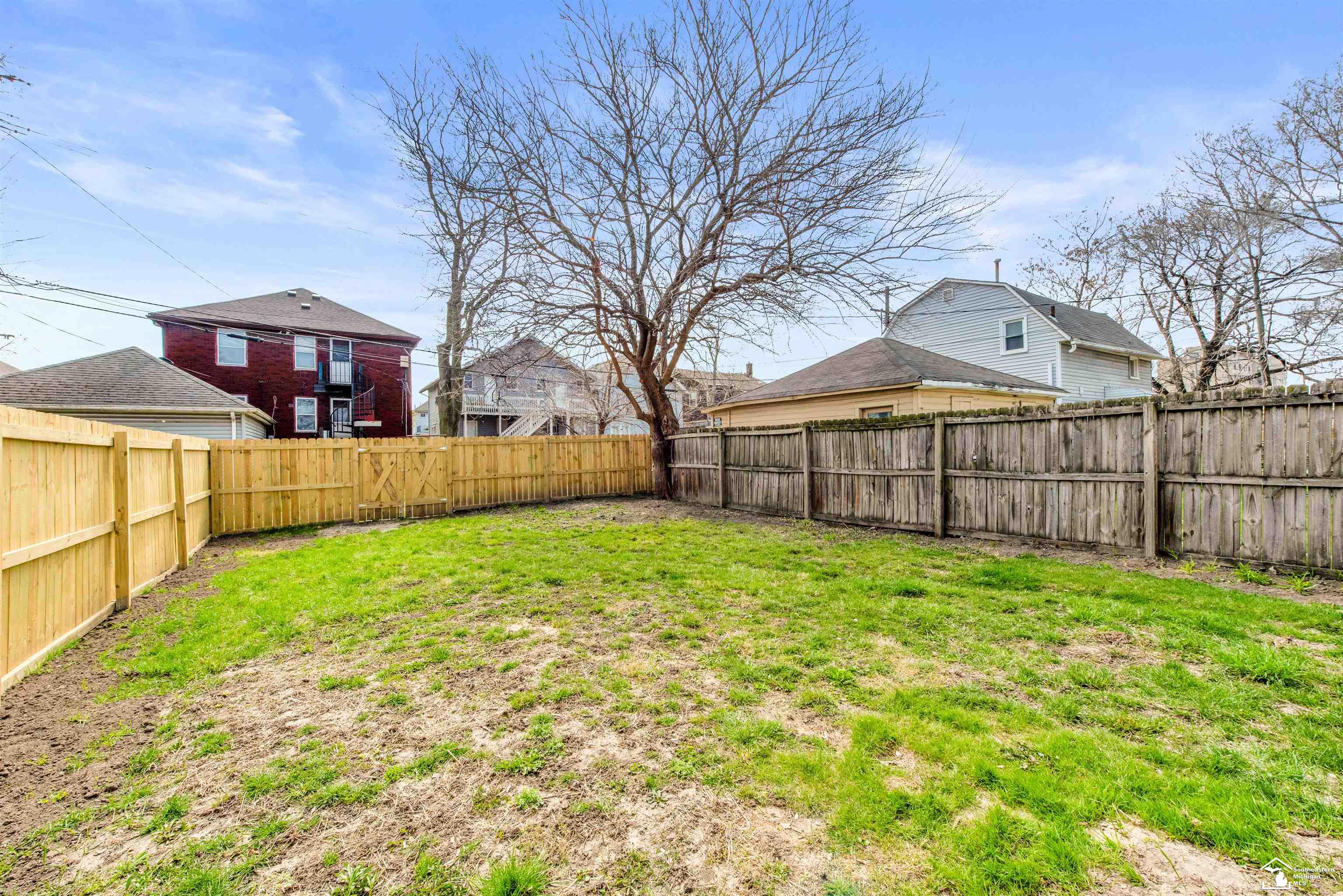 60 Batavia Street River Rouge, MI 48218 - Photo 5 of 31