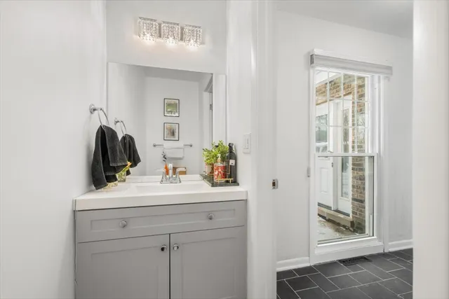 $775,000 | 50 Red Oak Lane, Highland Park, IL 60035