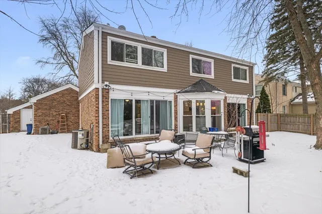$775,000 | 50 Red Oak Lane, Highland Park, IL 60035