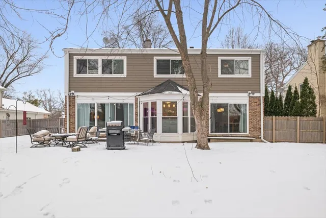 $775,000 | 50 Red Oak Lane, Highland Park, IL 60035