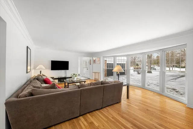 $775,000 | 50 Red Oak Lane, Highland Park, IL 60035