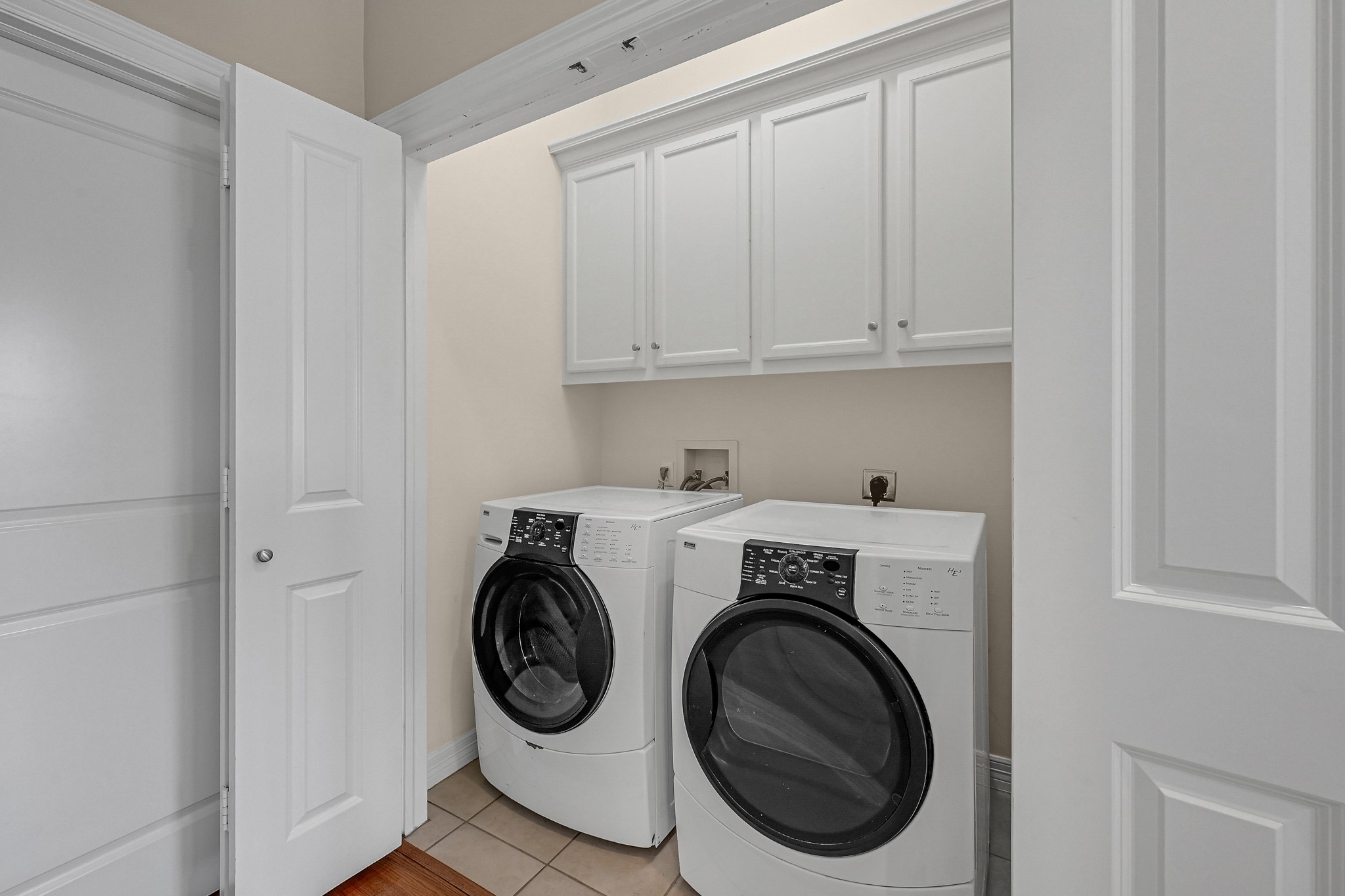 1204 Cohn Street Houston, TX 77007 - Photo 18 of 25 a utility room with dryer and washer