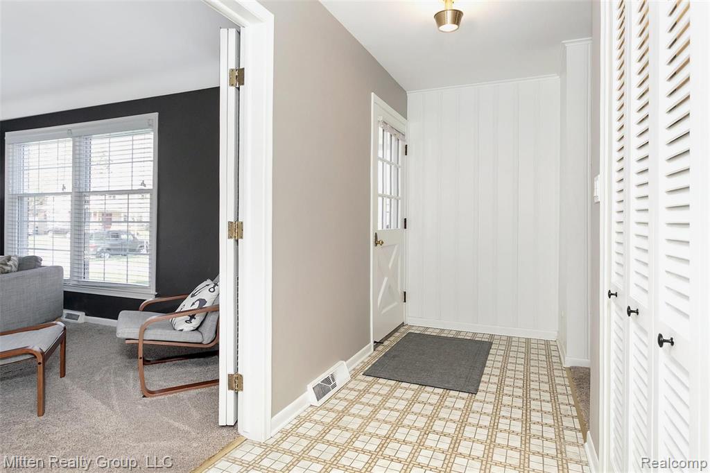 9 Millington Road Pleasant Ridge, MI 48069 - Photo 11 of 47