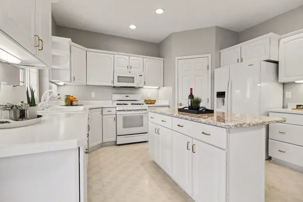 $750,000 | 1100 Longview Lane, Saline, MI 48176