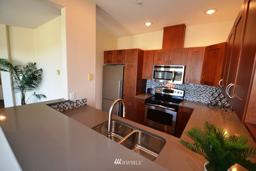 7583 Old Redmond Road, Unit B306 Redmond, WA 98052 - Photo 4 of 14