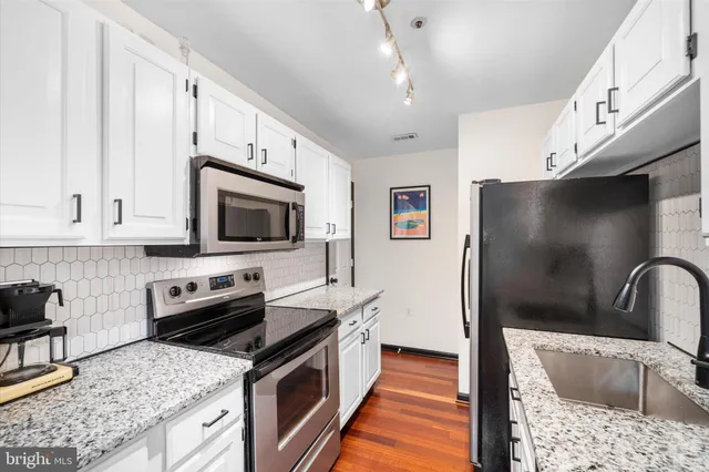 $330,000 | 275 South Pickett Street, Unit 102, Alexandria, VA 22304