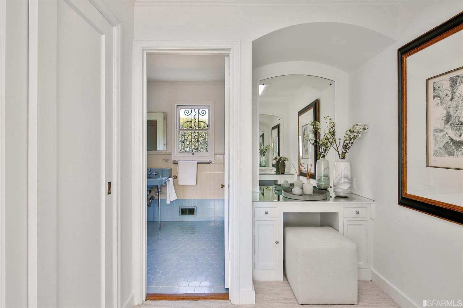 100 Stonecrest Drive San Francisco, CA 94132 - Photo 65 of 98 a en suite bathroom with a toilet sink and mirror