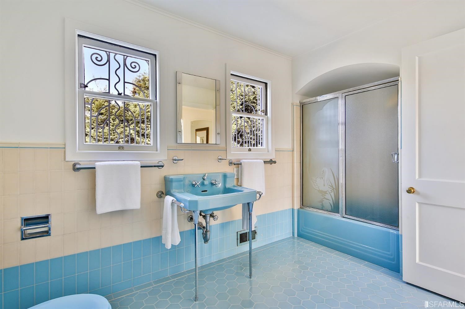 100 Stonecrest Drive San Francisco, CA 94132 - Photo 66 of 98 a view of a livingroom with furniture and window