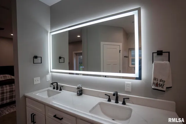 $599,000 | 1865 Gravel Springs Circle, Jacksonville, IL 62650