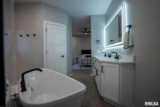 $599,000 | 1865 Gravel Springs Circle, Jacksonville, IL 62650