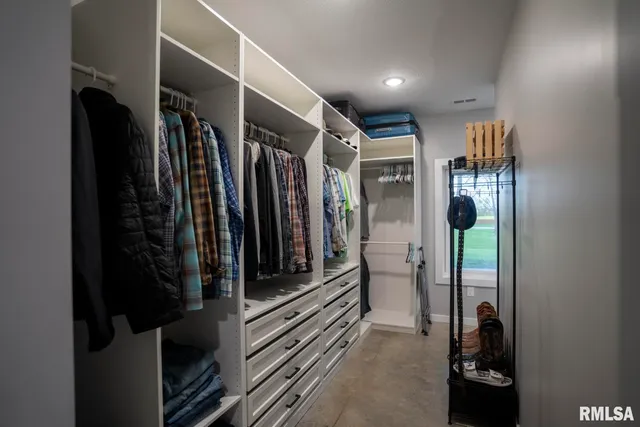 $599,000 | 1865 Gravel Springs Circle, Jacksonville, IL 62650