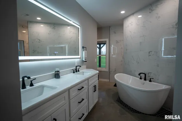 $599,000 | 1865 Gravel Springs Circle, Jacksonville, IL 62650