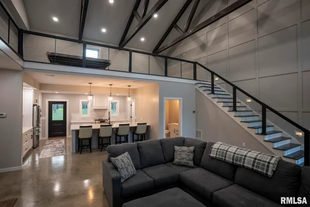 $599,000 | 1865 Gravel Springs Circle, Jacksonville, IL 62650