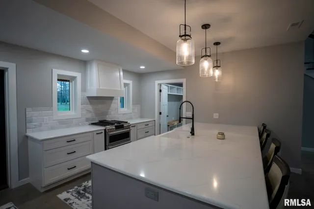 $599,000 | 1865 Gravel Springs Circle, Jacksonville, IL 62650