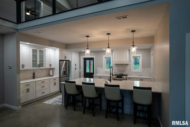 $599,000 | 1865 Gravel Springs Circle, Jacksonville, IL 62650