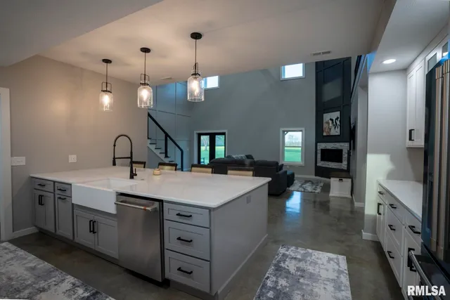 $599,000 | 1865 Gravel Springs Circle, Jacksonville, IL 62650