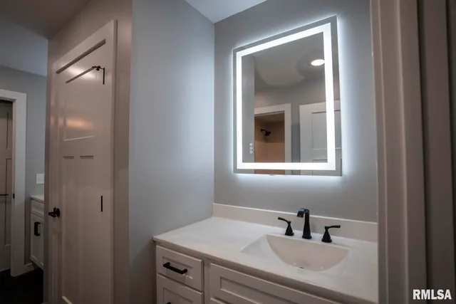 $599,000 | 1865 Gravel Springs Circle, Jacksonville, IL 62650