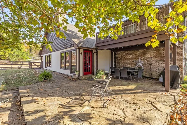 a view of a backyard of the house