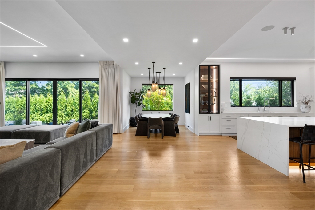 15 Buff Circle Newton, MA 02459 - Photo 5 of 42